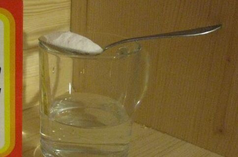 Soda oczyszczona w środku, aby zwiększyć członka